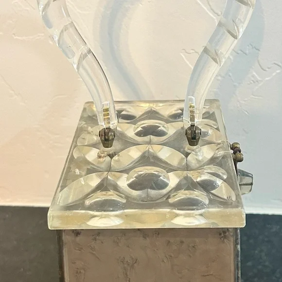VINTAGE 1950'S LUCITE BOX PURSE W/BROWN AND BLACK SPECKLED BASE